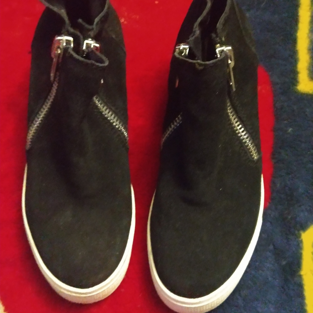 Steve Madden- Black Suede Leather "Wedgie" Sneaker Boot Size 6